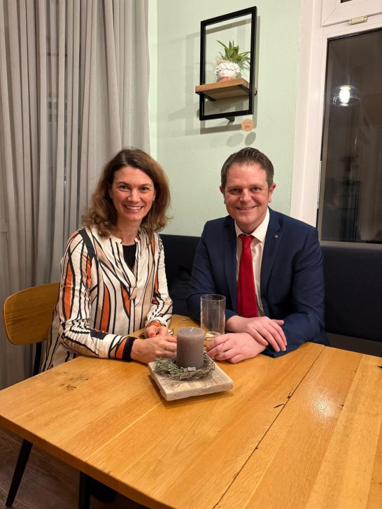 Martin Meier mit der Landrätin Tanja Schweiger